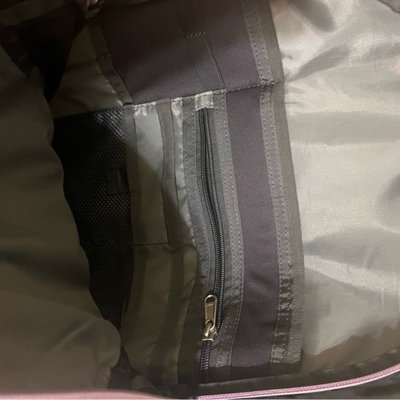 North Face Borealis Flex vent Backpack
With Whistle Black Violet Turquoise - Picture 4 of 5